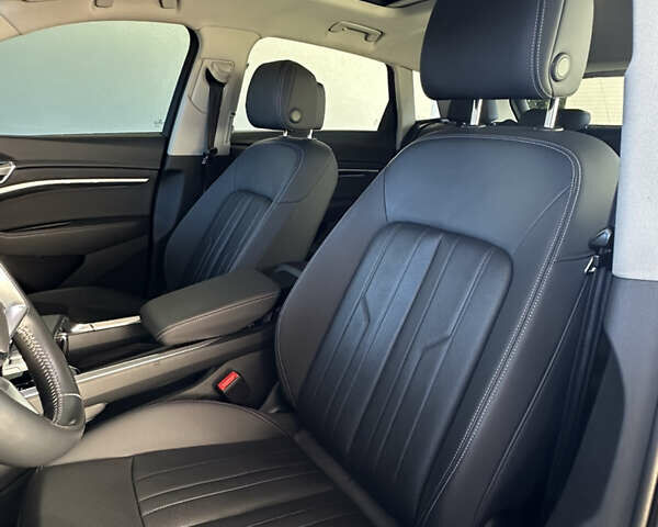 Белый Ауди E-Tron, объемом двигателя 0 л и пробегом 84 тыс. км за 29500 $, фото 27 на Automoto.ua