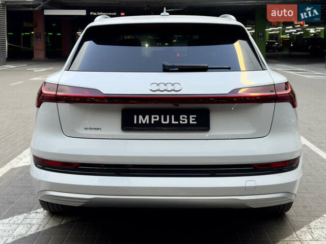 Белый Ауди E-Tron, объемом двигателя 0 л и пробегом 42 тыс. км за 33700 $, фото 5 на Automoto.ua