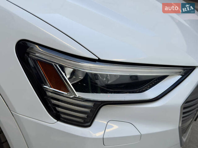 Белый Ауди E-Tron, объемом двигателя 0 л и пробегом 42 тыс. км за 33700 $, фото 8 на Automoto.ua