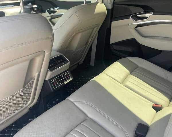 Белый Ауди E-Tron, объемом двигателя 0 л и пробегом 59 тыс. км за 30500 $, фото 13 на Automoto.ua