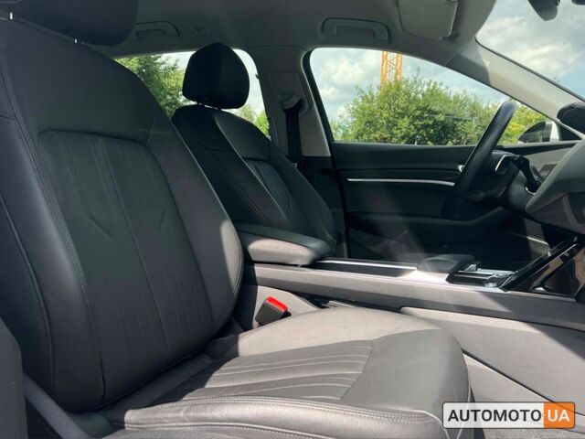 Белый Ауди E-Tron, объемом двигателя 95 л и пробегом 67 тыс. км за 37000 $, фото 8 на Automoto.ua