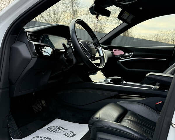Белый Ауди E-Tron, объемом двигателя 0 л и пробегом 150 тыс. км за 28750 $, фото 36 на Automoto.ua