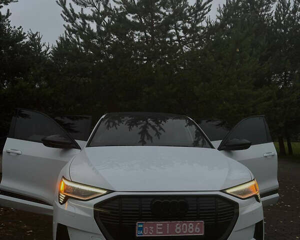 Білий Ауді E-Tron, об'ємом двигуна 0 л та пробігом 56 тис. км за 32999 $, фото 3 на Automoto.ua