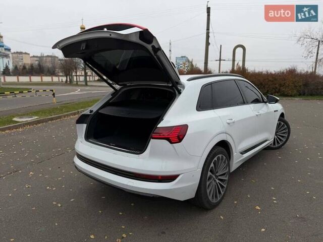 Белый Ауди E-Tron, объемом двигателя 0 л и пробегом 87 тыс. км за 28000 $, фото 33 на Automoto.ua