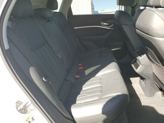 Белый Ауди E-Tron, объемом двигателя 0 л и пробегом 59 тыс. км за 22000 $, фото 10 на Automoto.ua