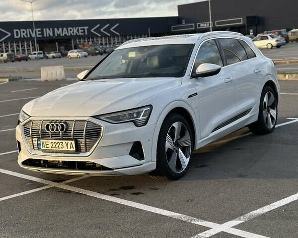 Белый Ауди E-Tron, объемом двигателя 0 л и пробегом 110 тыс. км за 31000 $, фото 1 на Automoto.ua