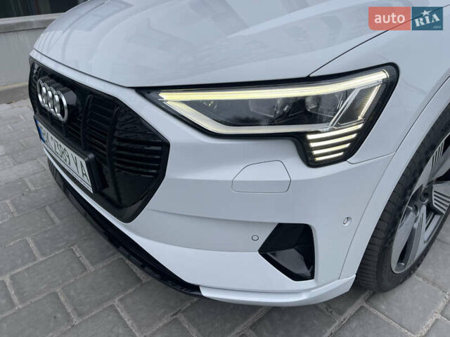 Білий Ауді E-Tron, об'ємом двигуна 0 л та пробігом 83 тис. км за 35000 $, фото 14 на Automoto.ua