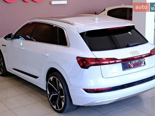 Белый Ауди E-Tron, объемом двигателя 0 л и пробегом 46 тыс. км за 31900 $, фото 24 на Automoto.ua