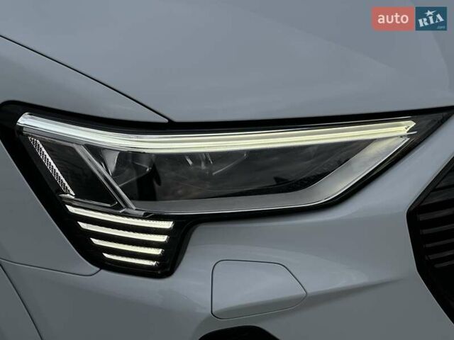 Белый Ауди E-Tron, объемом двигателя 0 л и пробегом 100 тыс. км за 36500 $, фото 4 на Automoto.ua