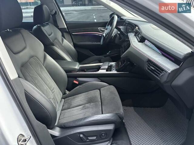 Білий Ауді E-Tron, об'ємом двигуна 0 л та пробігом 41 тис. км за 37500 $, фото 24 на Automoto.ua