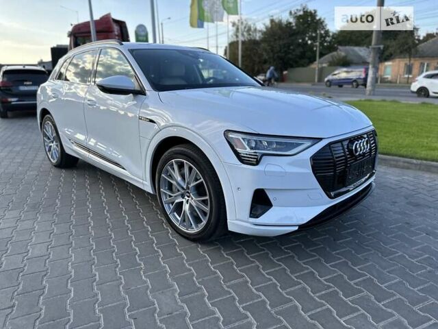 Белый Ауди E-Tron, объемом двигателя 0 л и пробегом 32 тыс. км за 40555 $, фото 2 на Automoto.ua