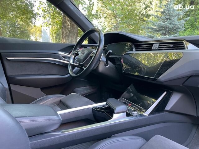 Белый Ауди E-Tron, объемом двигателя 0 л и пробегом 93 тыс. км за 31440 $, фото 19 на Automoto.ua