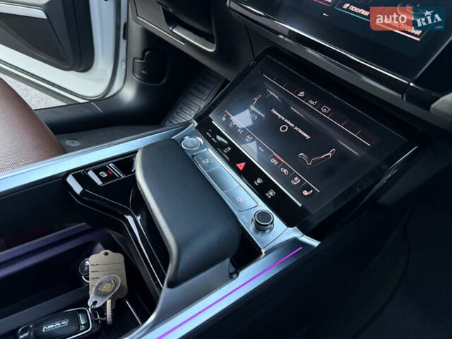 Ауді E-Tron 2020 у Львові на Automoto.ua Білий Ауді E-Tron, об'ємом двигуна 0 л та пробігом 156 тис. км за 29500 $, фото 83 на Automoto.ua