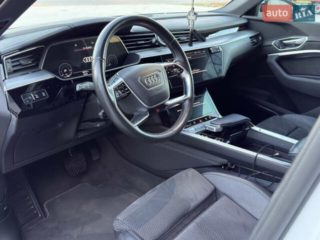 Білий Ауді E-Tron, об'ємом двигуна 0 л та пробігом 89 тис. км за 33500 $, фото 10 на Automoto.ua