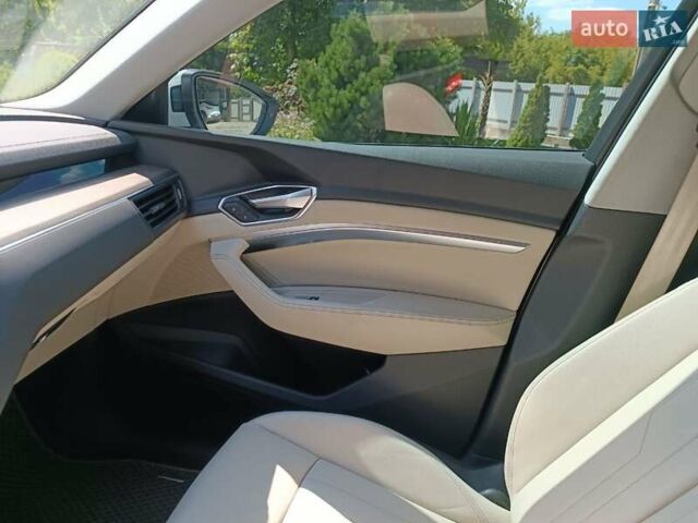 Белый Ауди E-Tron, объемом двигателя 0 л и пробегом 92 тыс. км за 32500 $, фото 7 на Automoto.ua
