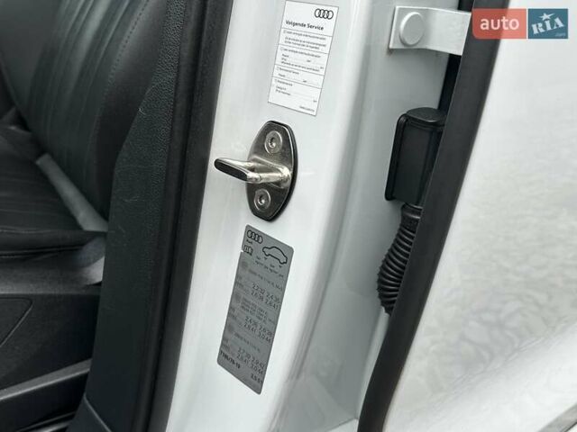 Белый Ауди E-Tron, объемом двигателя 0 л и пробегом 145 тыс. км за 22800 $, фото 44 на Automoto.ua