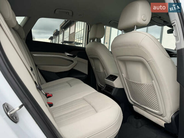 Білий Ауді E-Tron, об'ємом двигуна 0 л та пробігом 98 тис. км за 29700 $, фото 78 на Automoto.ua
