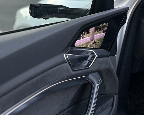 Белый Ауди E-Tron, объемом двигателя 0 л и пробегом 95 тыс. км за 39999 $, фото 37 на Automoto.ua