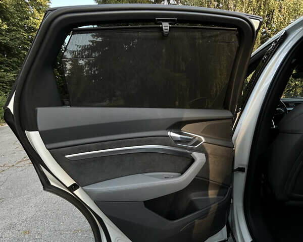 Белый Ауди E-Tron, объемом двигателя 0 л и пробегом 111 тыс. км за 30900 $, фото 31 на Automoto.ua