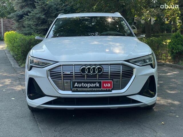 Белый Ауди E-Tron, объемом двигателя 0 л и пробегом 93 тыс. км за 31440 $, фото 1 на Automoto.ua