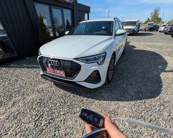 Білий Ауді E-Tron, об'ємом двигуна 0 л та пробігом 66 тис. км за 29950 $, фото 1 на Automoto.ua