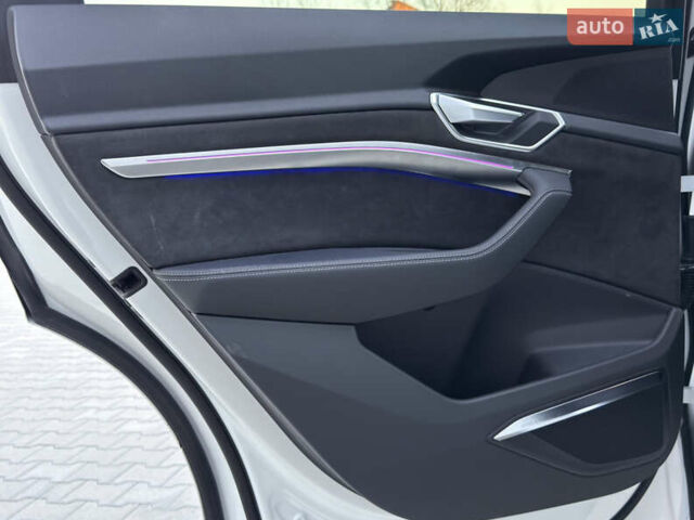 Білий Ауді E-Tron, об'ємом двигуна 0 л та пробігом 89 тис. км за 33500 $, фото 15 на Automoto.ua