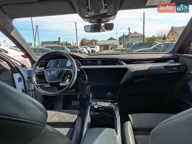 Білий Ауді E-Tron, об'ємом двигуна 0 л та пробігом 66 тис. км за 29650 $, фото 12 на Automoto.ua