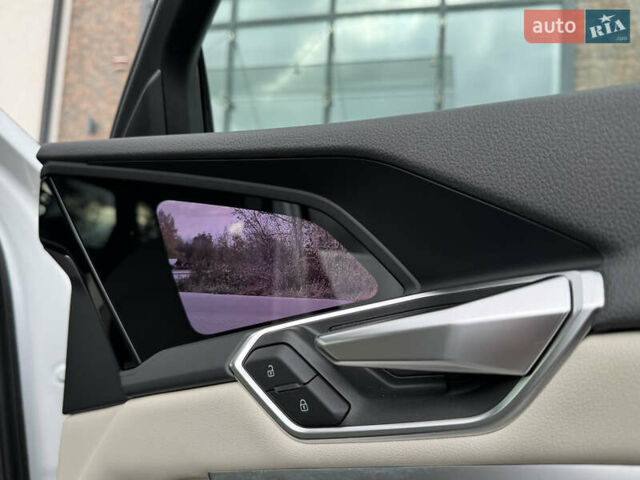 Білий Ауді E-Tron, об'ємом двигуна 0 л та пробігом 98 тис. км за 29700 $, фото 5 на Automoto.ua