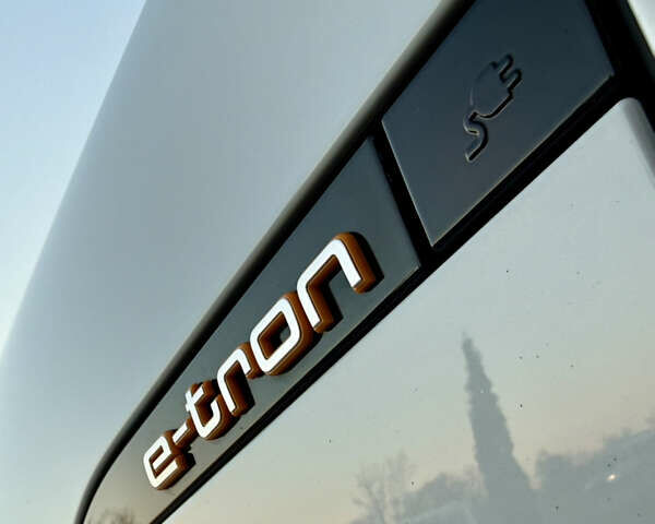 Білий Ауді E-Tron, об'ємом двигуна 0 л та пробігом 89 тис. км за 33500 $, фото 29 на Automoto.ua