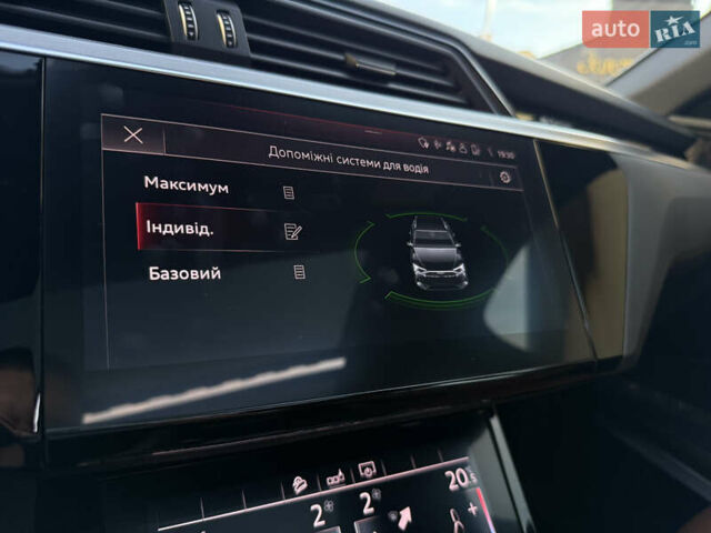 Ауди E-Tron 2020 в Дрогобыче на Automoto.ua Белый Ауди E-Tron, объемом двигателя 0 л и пробегом 156 тыс. км за 29900 $, фото 96 на Automoto.ua