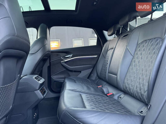 Белый Ауди E-Tron, объемом двигателя 0 л и пробегом 77 тыс. км за 37900 $, фото 41 на Automoto.ua