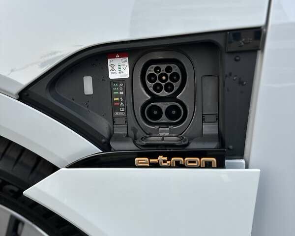 Білий Ауді E-Tron, об'ємом двигуна 0 л та пробігом 41 тис. км за 37500 $, фото 12 на Automoto.ua
