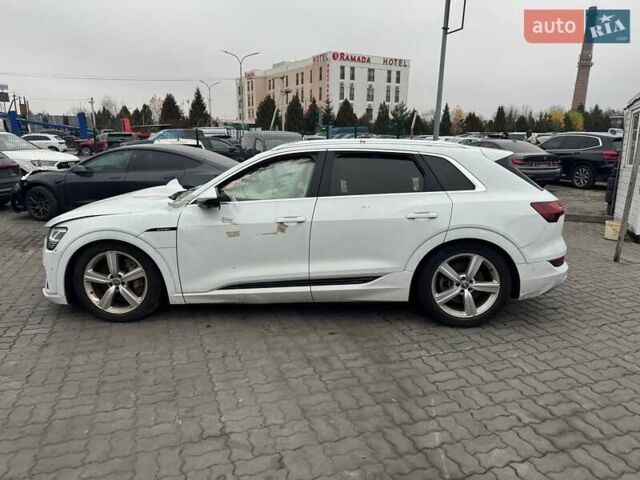 Белый Ауди E-Tron, объемом двигателя 0 л и пробегом 40 тыс. км за 13200 $, фото 3 на Automoto.ua