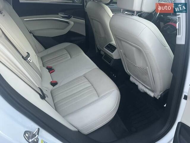 Белый Ауди E-Tron, объемом двигателя 0 л и пробегом 102 тыс. км за 29500 $, фото 13 на Automoto.ua