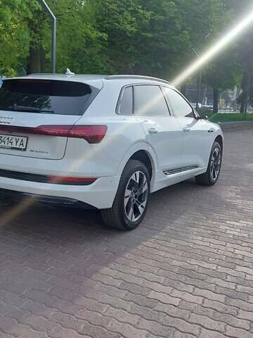 Білий Ауді E-Tron, об'ємом двигуна 0 л та пробігом 55 тис. км за 52200 $, фото 5 на Automoto.ua