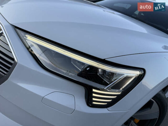 Ауді E-Tron 2020 у Львові на Automoto.ua Білий Ауді E-Tron, об'ємом двигуна 0 л та пробігом 156 тис. км за 29500 $, фото 25 на Automoto.ua
