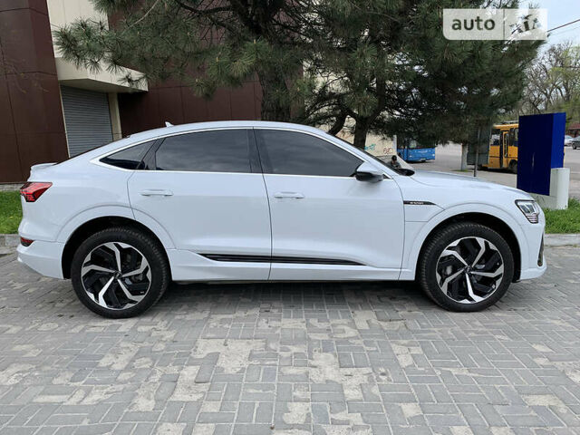 Білий Ауді E-Tron, об'ємом двигуна 0 л та пробігом 19 тис. км за 56000 $, фото 11 на Automoto.ua