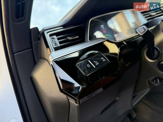 Ауди E-Tron 2020 в Дрогобыче на Automoto.ua Белый Ауди E-Tron, объемом двигателя 0 л и пробегом 156 тыс. км за 29900 $, фото 60 на Automoto.ua
