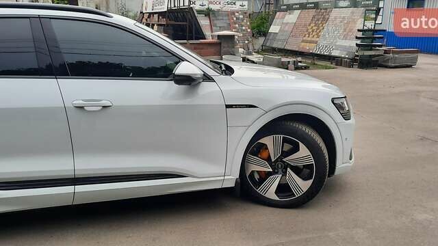 Белый Ауди E-Tron, объемом двигателя 0 л и пробегом 89 тыс. км за 41500 $, фото 12 на Automoto.ua