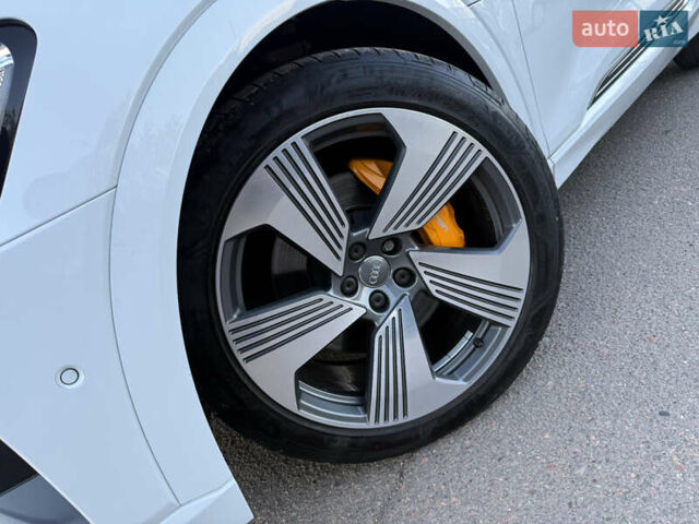 Ауді E-Tron 2020 у Львові на Automoto.ua Білий Ауді E-Tron, об'ємом двигуна 0 л та пробігом 156 тис. км за 29500 $, фото 27 на Automoto.ua