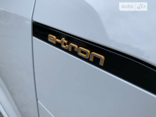 Білий Ауді E-Tron, об'ємом двигуна 0 л та пробігом 19 тис. км за 56000 $, фото 24 на Automoto.ua
