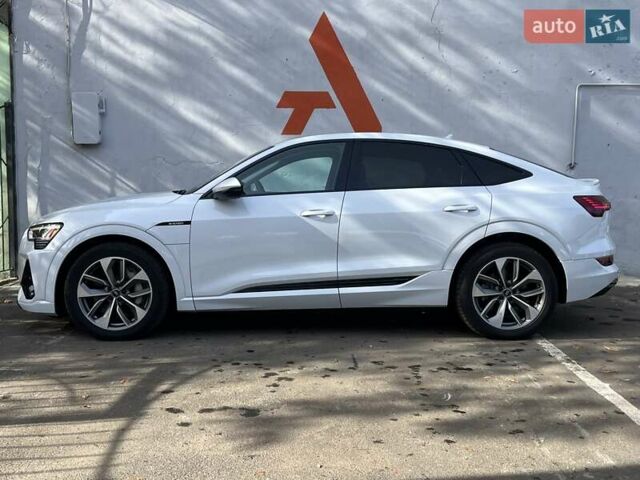 Белый Ауди E-Tron, объемом двигателя 0 л и пробегом 16 тыс. км за 46990 $, фото 19 на Automoto.ua