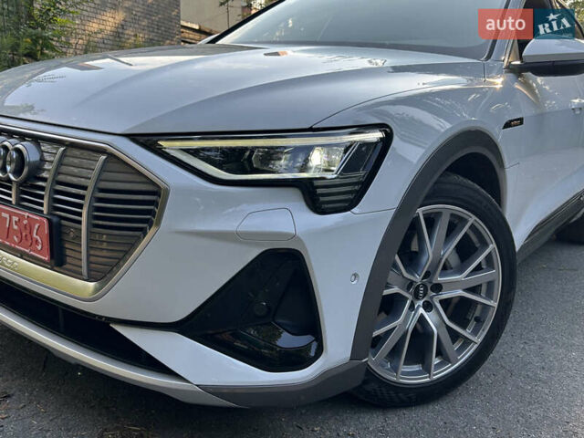 Белый Ауди E-Tron, объемом двигателя 0 л и пробегом 111 тыс. км за 30900 $, фото 18 на Automoto.ua