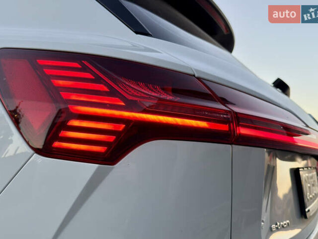 Білий Ауді E-Tron, об'ємом двигуна 0 л та пробігом 89 тис. км за 33500 $, фото 31 на Automoto.ua