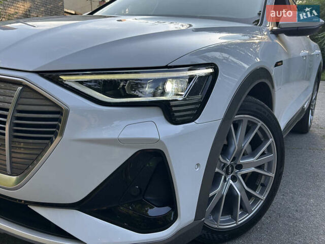 Белый Ауди E-Tron, объемом двигателя 0 л и пробегом 111 тыс. км за 30900 $, фото 9 на Automoto.ua