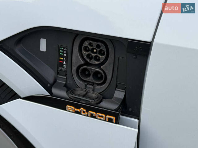 Белый Ауди E-Tron, объемом двигателя 0 л и пробегом 198 тыс. км за 27400 $, фото 80 на Automoto.ua