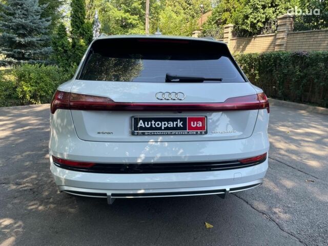 Белый Ауди E-Tron, объемом двигателя 0 л и пробегом 93 тыс. км за 31440 $, фото 6 на Automoto.ua