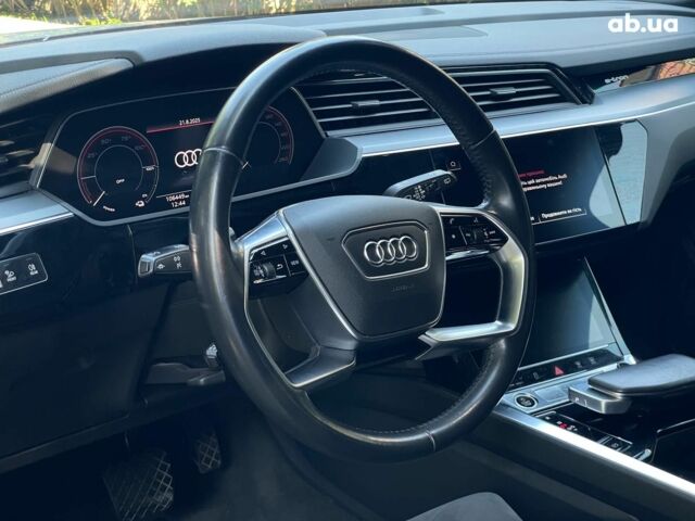 Белый Ауди E-Tron, объемом двигателя 0 л и пробегом 93 тыс. км за 31440 $, фото 29 на Automoto.ua