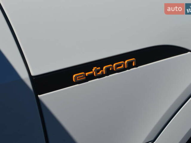 Белый Ауди E-Tron, объемом двигателя 0 л и пробегом 66 тыс. км за 34229 $, фото 7 на Automoto.ua