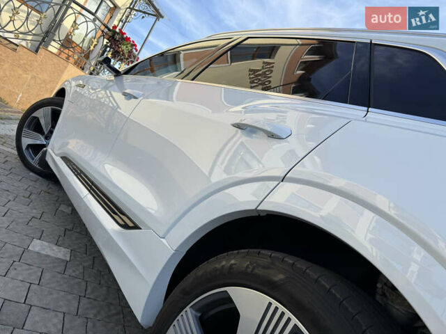 Ауди E-Tron 2020 в Дрогобыче на Automoto.ua Белый Ауди E-Tron, объемом двигателя 0 л и пробегом 156 тыс. км за 29900 $, фото 35 на Automoto.ua